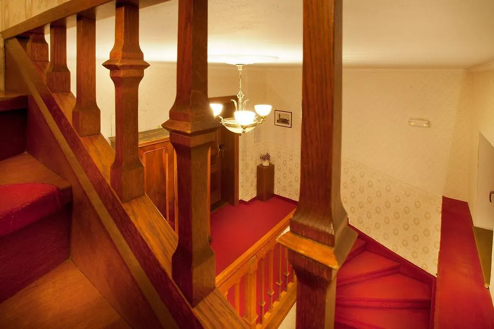 ****  Hotel At The Golden Scissors Praga Czechy