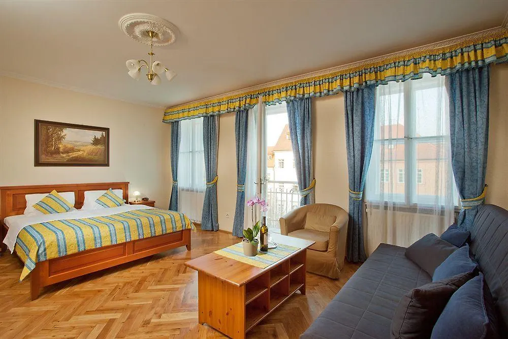 Hotel At The Golden Scissors Praga 4*,  Czechy