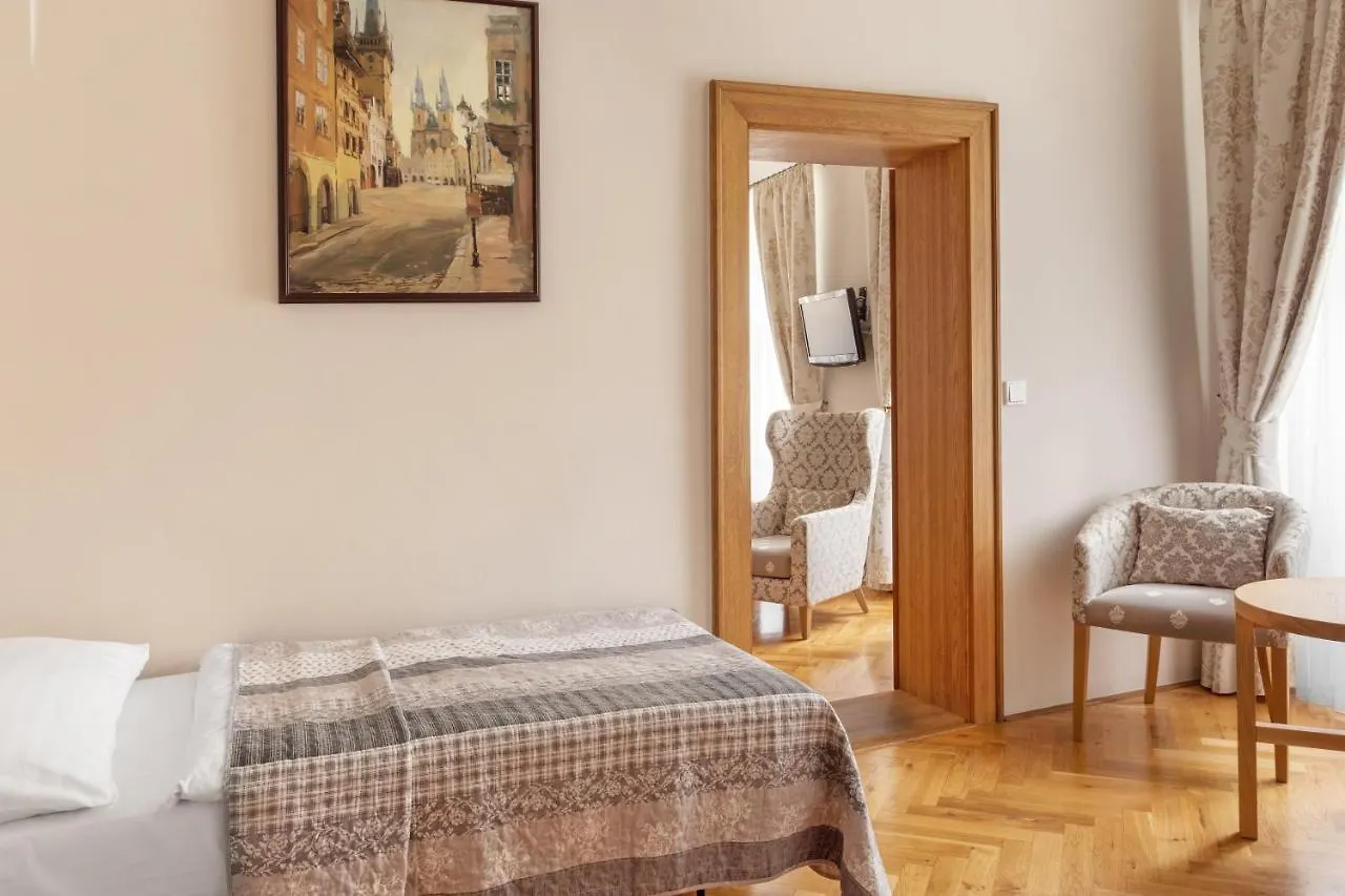 Hotel At The Golden Scissors Praga 4*,  Czechy
