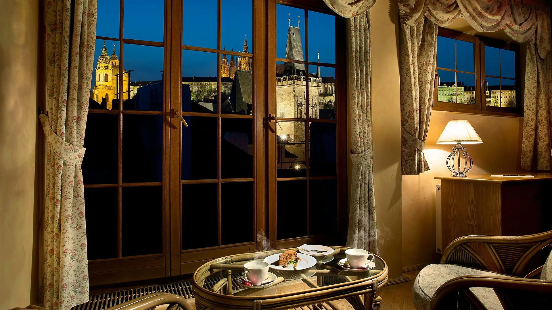 Hotel At The Golden Scissors Praga