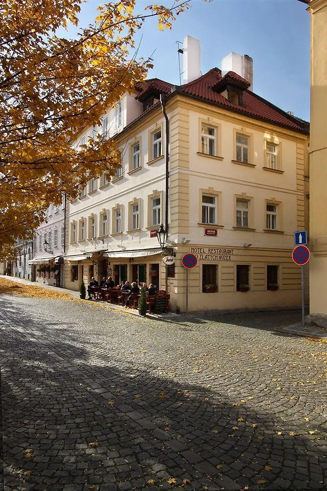 Hotel At The Golden Scissors Prague 4*,