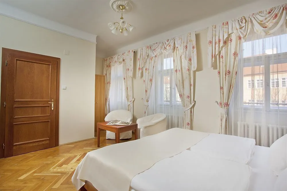 Hotel At The Golden Scissors Prague