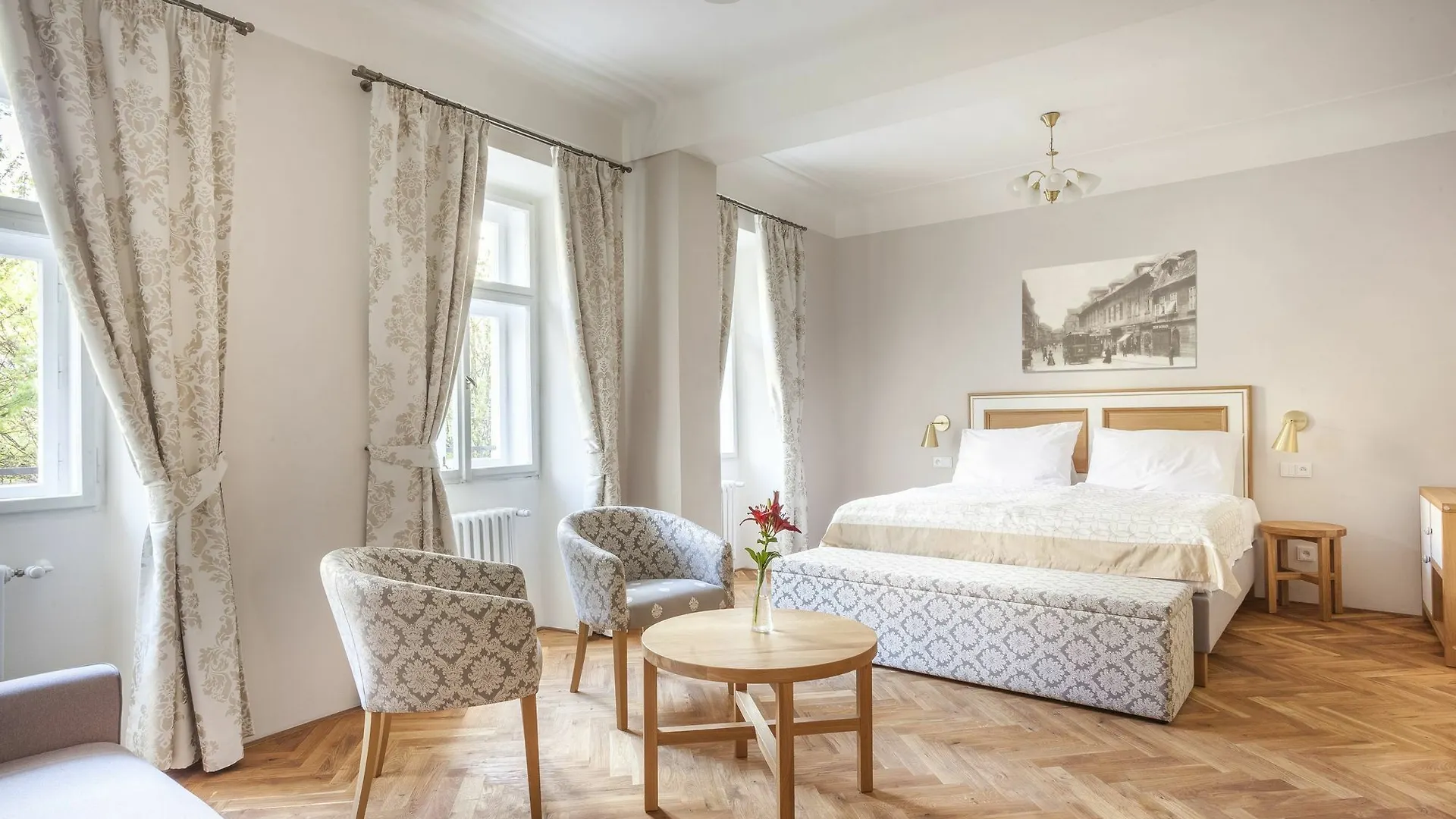 Hotel At The Golden Scissors Prága