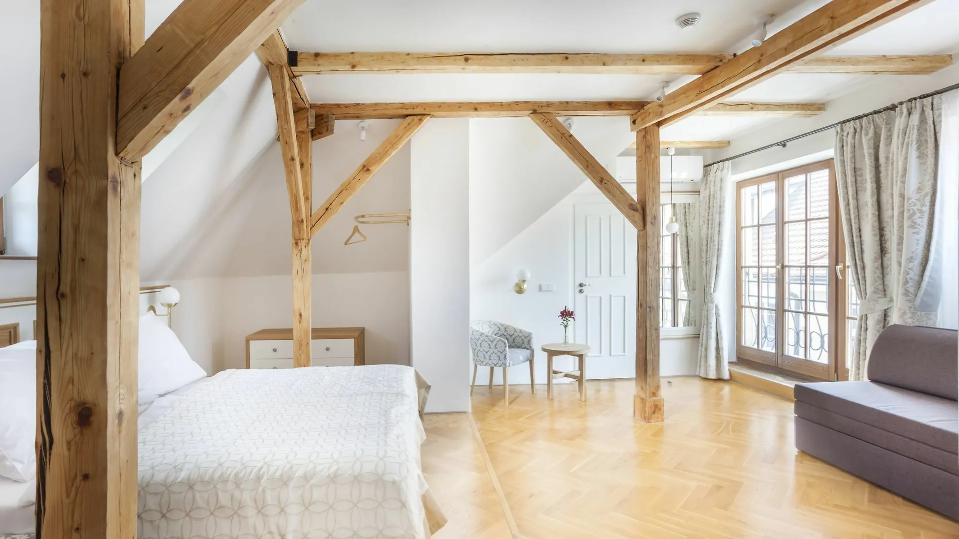 Hotel At The Golden Scissors Prague