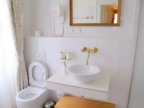 Hotel At The Golden Scissors Prague