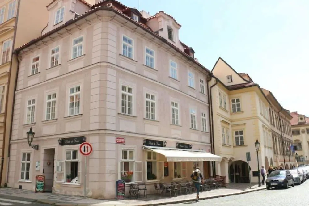 Hotel At The Golden Scissors Prag