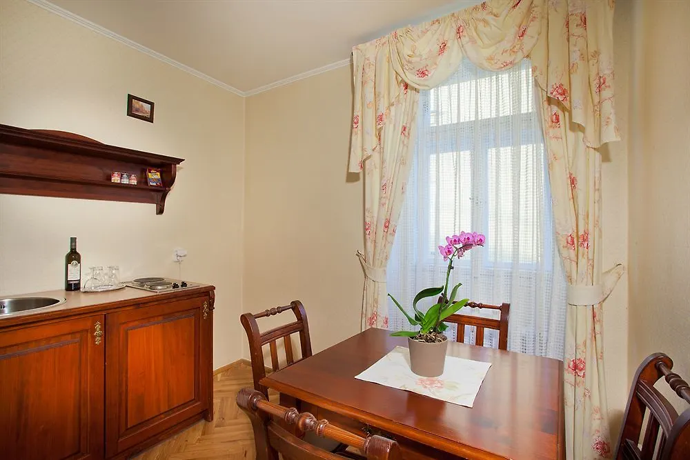 Hotel At The Golden Scissors Prag