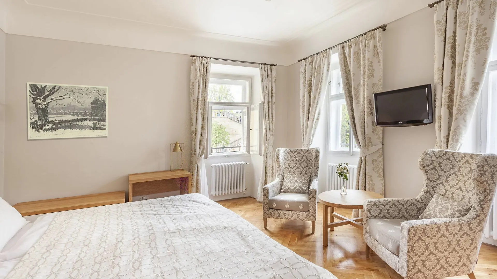 ****  Hotel At The Golden Scissors Prag Tjeckien
