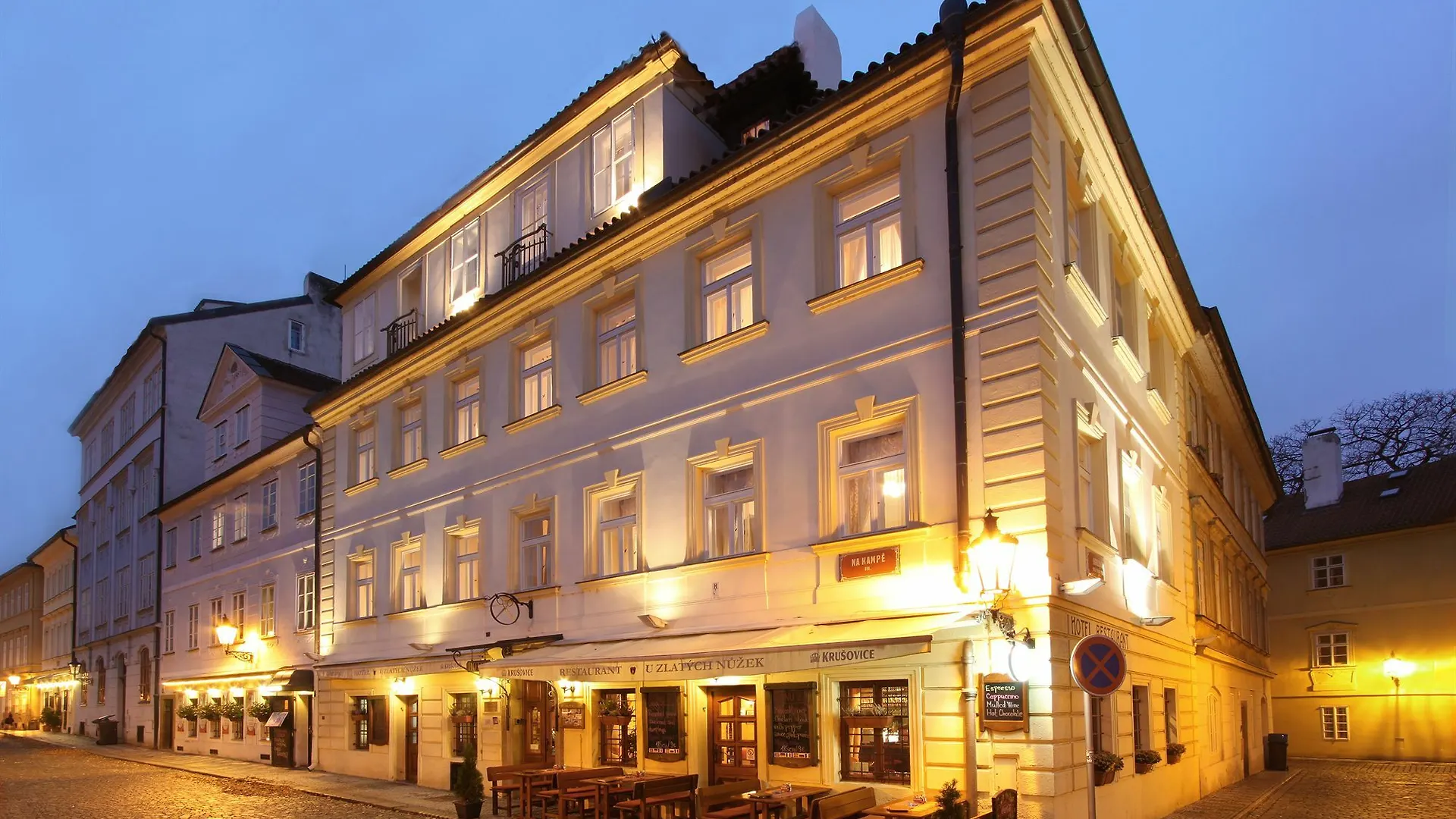****  Hotel At The Golden Scissors Prag Tjeckien